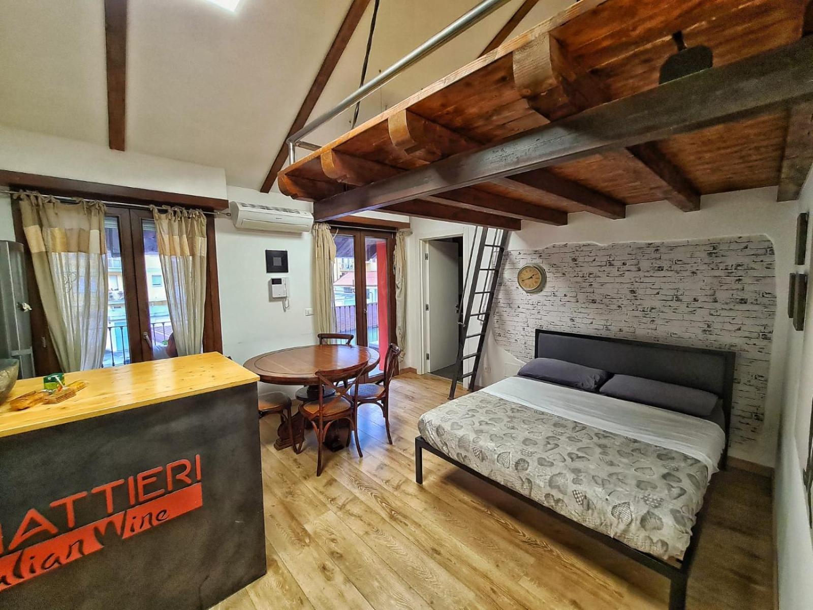 Regis B&B Camere Centro Storico Chivasso Exterior photo